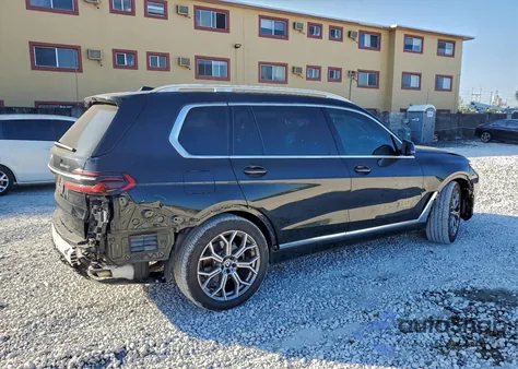 2025 BMW X7 xDrive40I z USA, uszkodzony, nr VIN 5UX23EM08S9Y94026